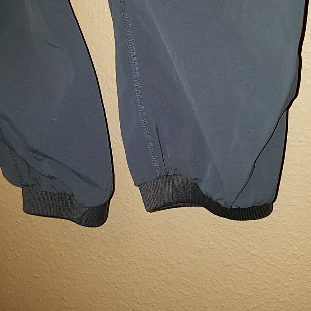 H&M workout capris - Picture 3 of 6